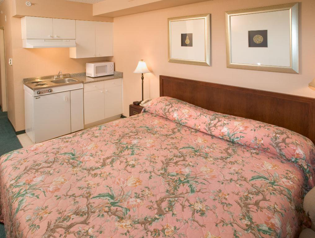 Red Lion Inn And Suites Victoria Saanich Room photo