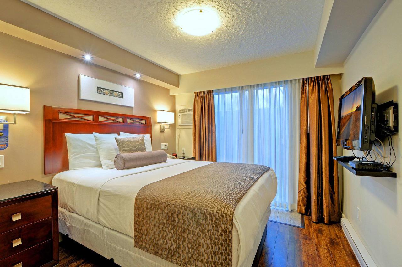 Red Lion Inn And Suites Victoria Saanich Exterior photo