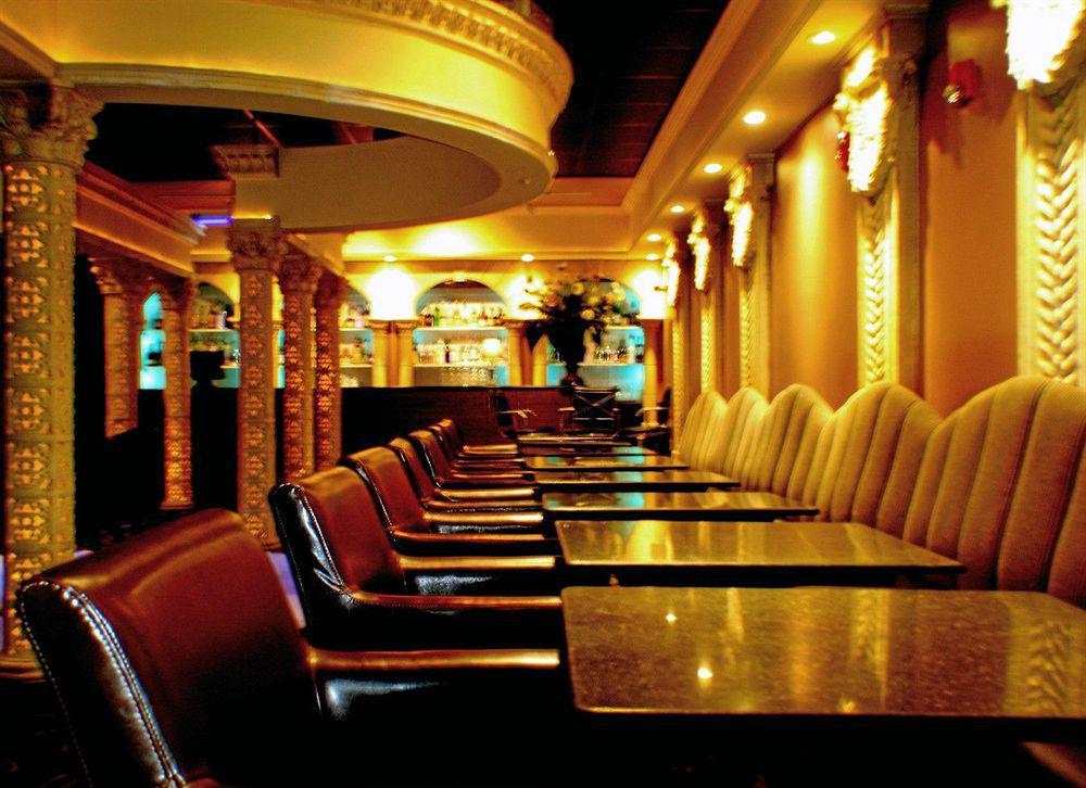 Red Lion Inn And Suites Victoria Saanich Restaurant photo