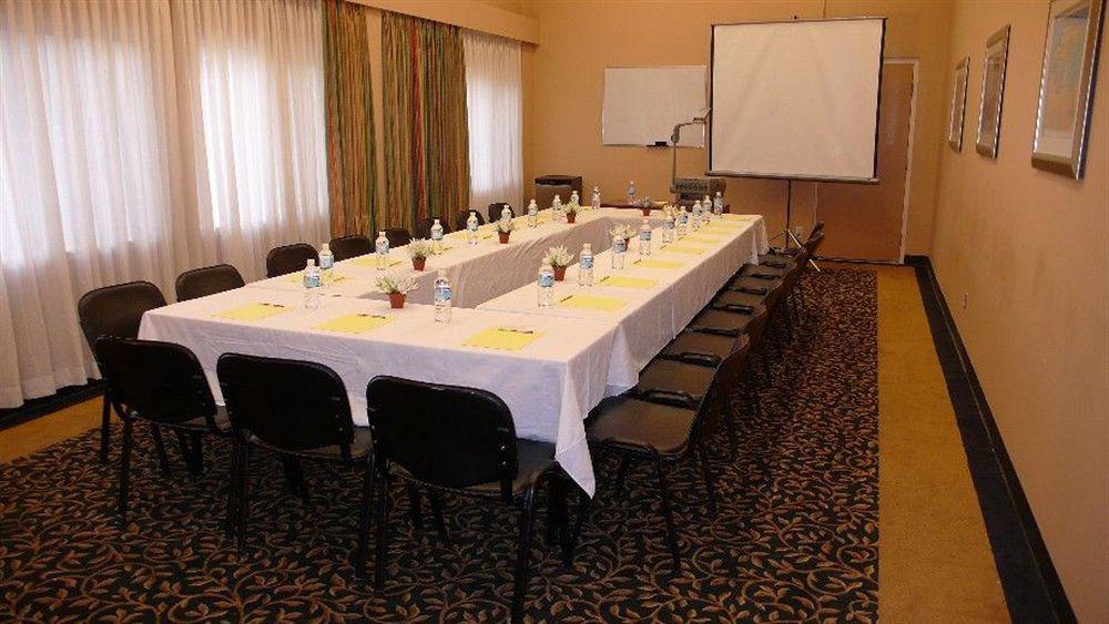 Red Lion Inn And Suites Victoria Saanich Facilities photo